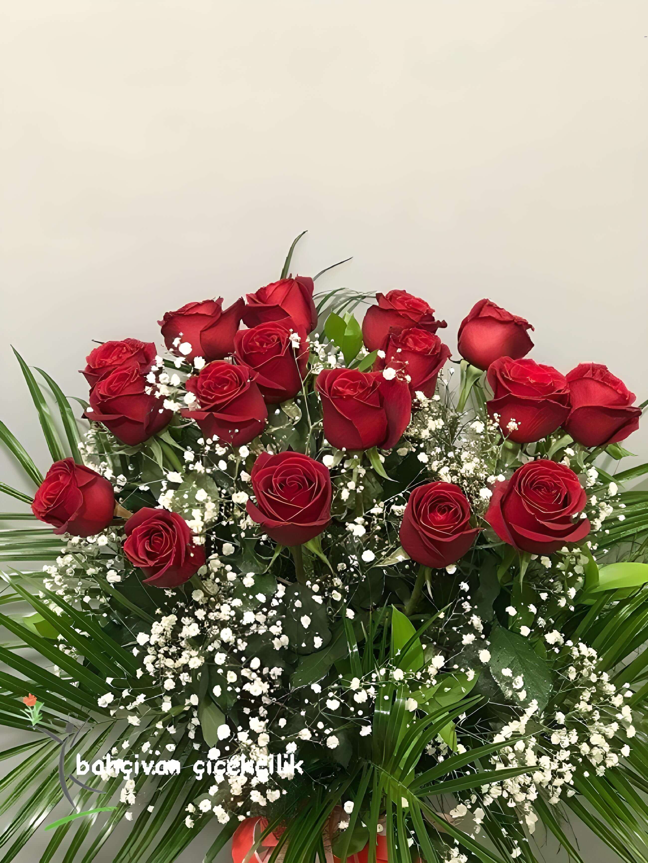 Vazoda 17 Adet Gül